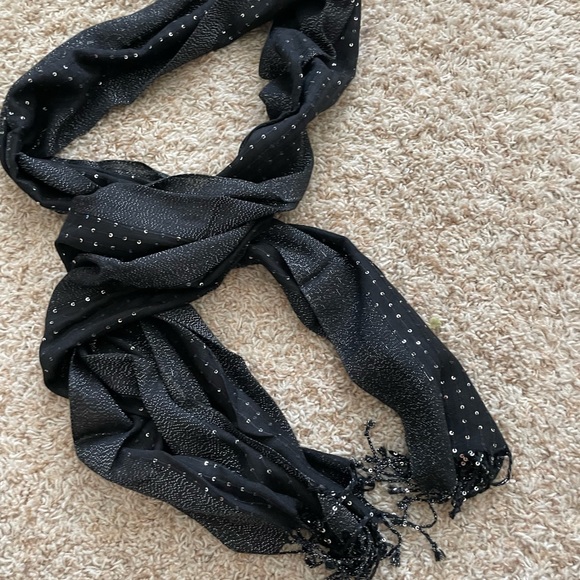 Sparkly black scarf - Picture 4 of 5